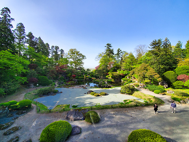 盛美館から見た庭園